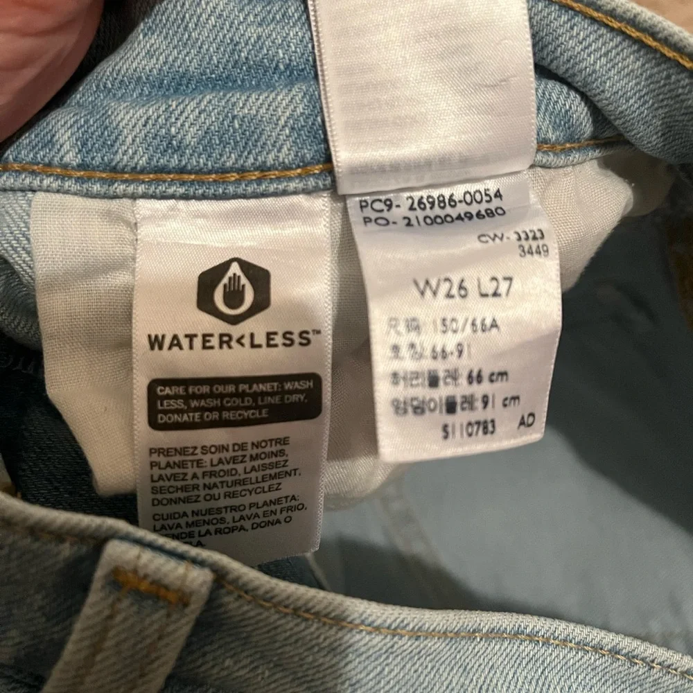 Levi’s high waisted mom jeans - Picture 4 of 4